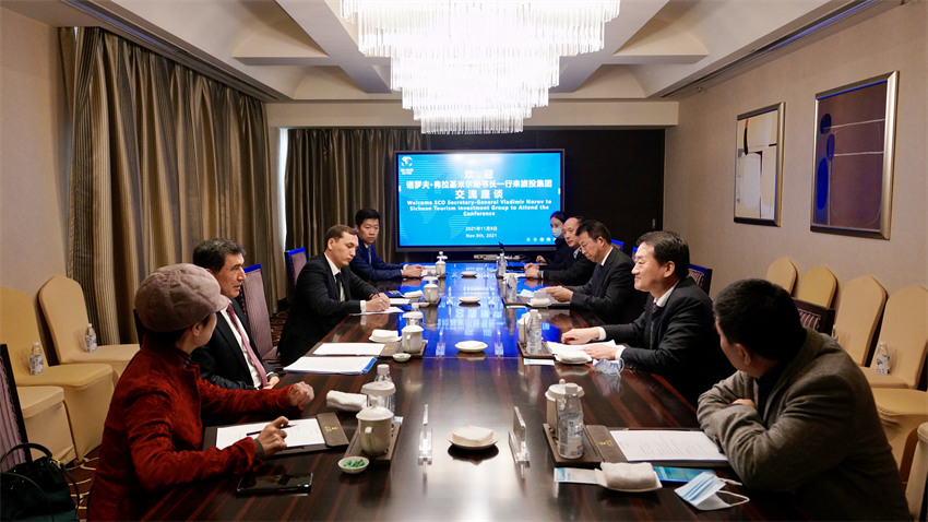 尊龙凯时集团党委书记、董事长任丁会见上合组织秘书长诺罗夫一行