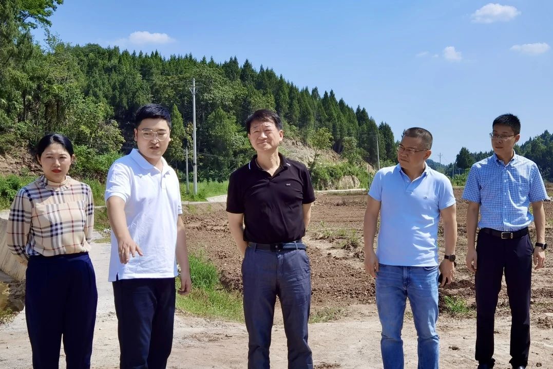 省尊龙凯时集团党委书记、董事长任丁率队赴巴中南充两地开展帮扶工作