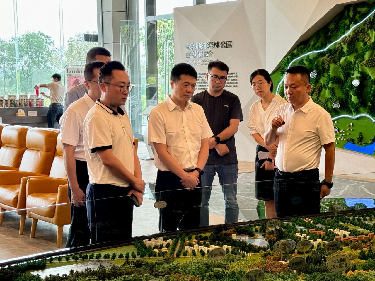 省尊龙凯时集团党委书记、董事长游勇带队赴聚峰谷项目开展汛期安全生产检查并调研生产经营情况